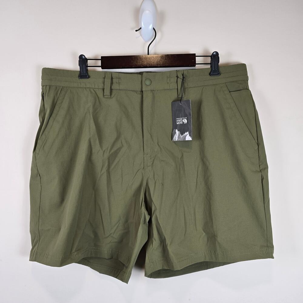 Mountain Hardwear Traxion Short Size 40" x 7" Inseam Combat Green Hiking Camping